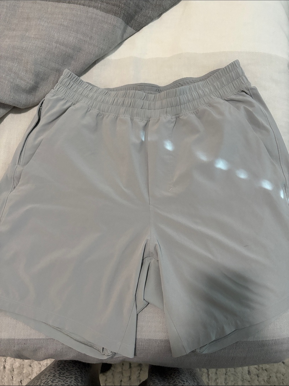lululemon athletica Men's Light Gray Performance Shorts 7” inseam - SZ M